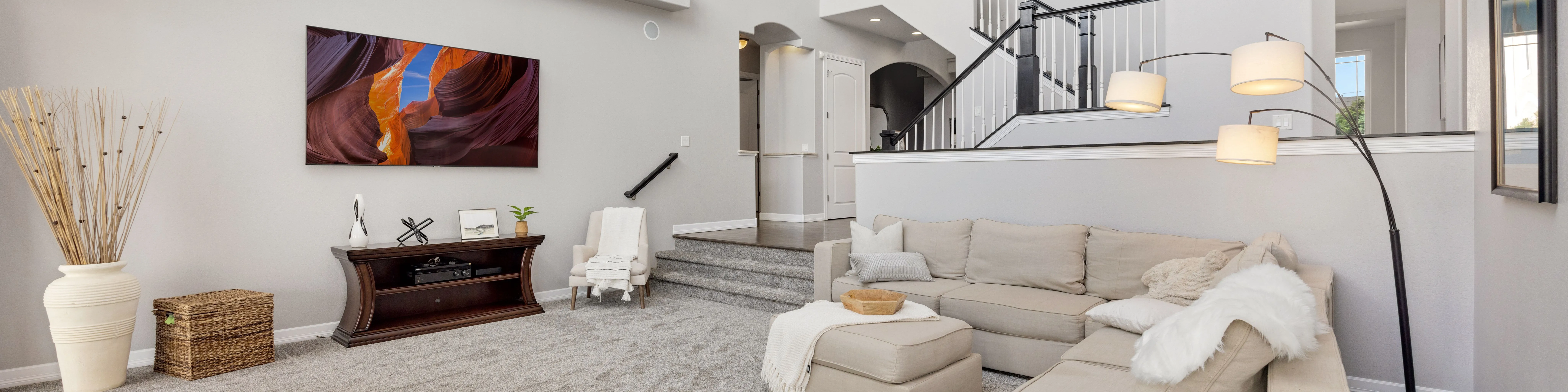 Bright, freshly cleaned living room with hardwood floors and an area rug in Soquel, CA
